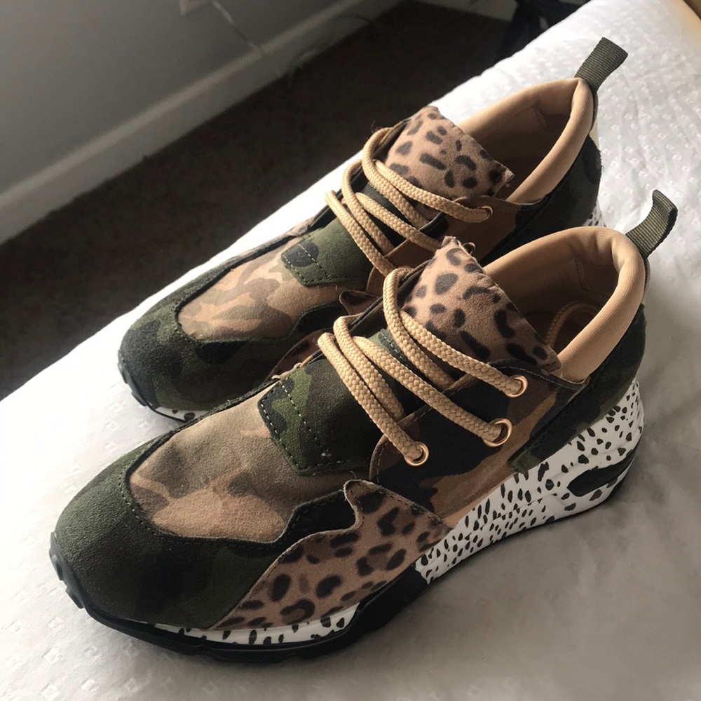 Brand new Steve Madden camo sneakers